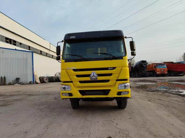 Manual Transmission Sinotruck HOWO 6*6 Dump Truck for Heavy Duty Applications