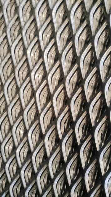 Diamond Expanded Metal Wire Mesh with Uniform Openings and Customizable Fabrication