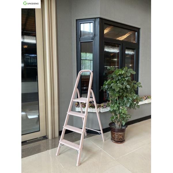 Pink Light Aluminum Ladder 1.0mm 4 Steps Indoor Anti Skid