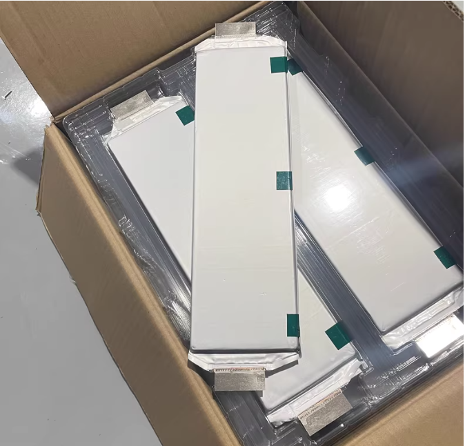 3.7v NMC Lithium Ion Pouch Cell Rechargeable Lithium Polymer Battery 61Ah 63Ah Cell E61
