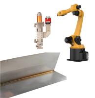Machine de soudage laser robotisée industrielle flexible refroidissement par eau