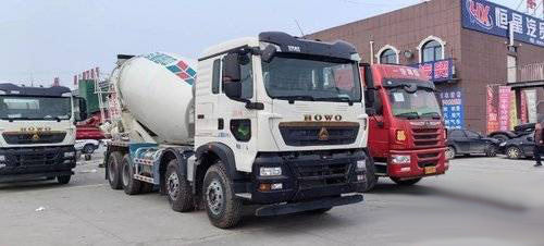 Другие названия Sinotruck HOWO Использованный 8*4 7,9м3 Цементный смеситель для транспортировки цемента