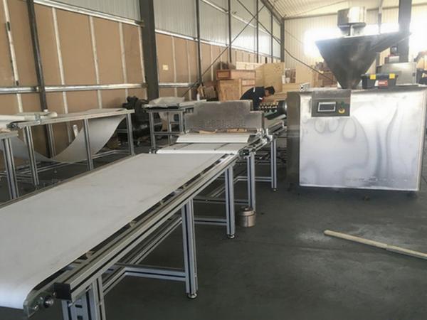 Bande de viande faisant la machine pour le casse-croûte saccadé de mastication de viande de boeuf de festins de chien de bâtons