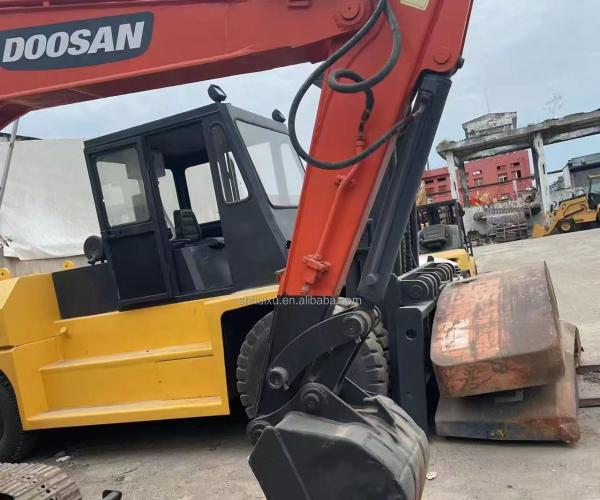 Excavatrice compacte Doosan DH55 d'occasion avec moteur Yanmar 4TNV94L