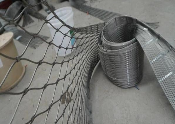 7x19 Stainless Steel Wire Rope Mesh Net with 60 Degree Mesh Angle and Rhombus Hole Shape for Easy Assembly