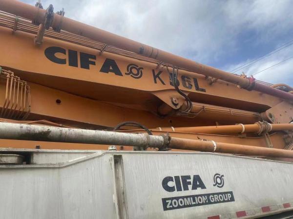 Precio accesible 2012 Zoomlion Cifa camión de bombeo de hormigón 52 metros con alcance horizontal de 46,8m