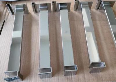 AT-0084 12 HANGRAIL BRACKET HOLDS TUBE RECTANGULE pour les accessoires de grille, de chrome et de magasinage