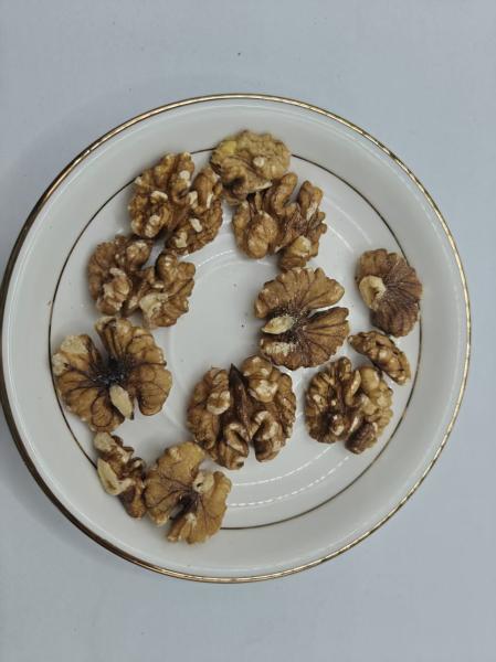 Wholesome Roasted Walnut Kernels Made With Natural Ingredients