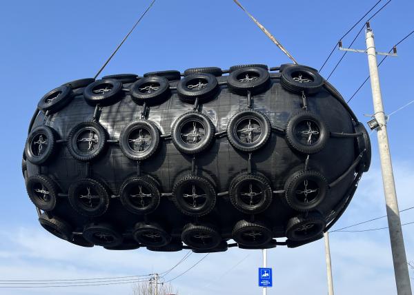ISO17357 Marine Floating Tyre And Chain Net Pneuamatic Rubber Fender