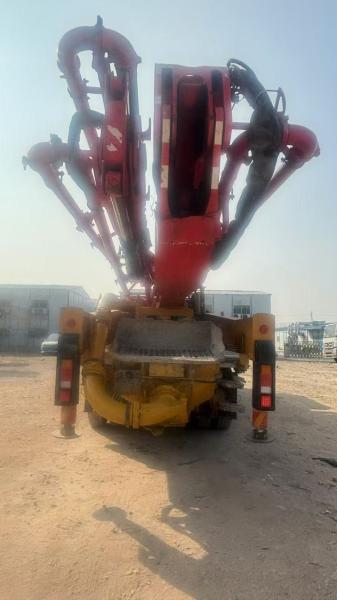 Construction Concrete Pumping Truck Long Boom 3T For Contractor