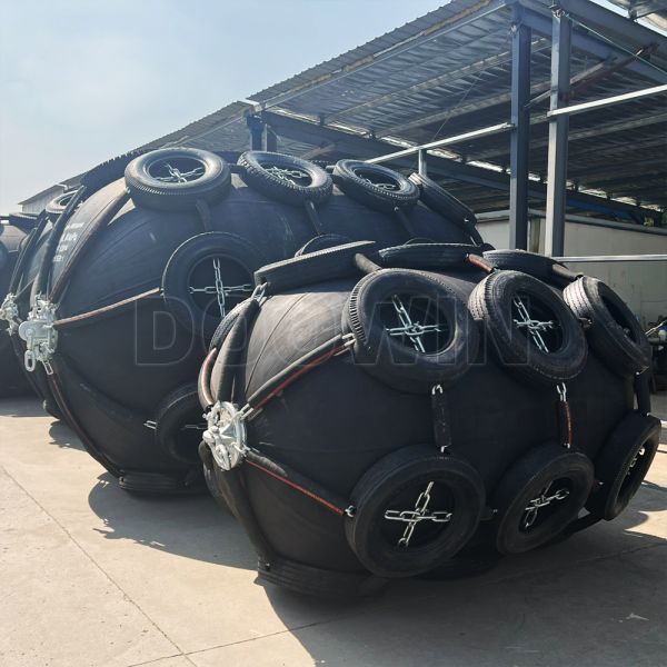 High Elasticity Properties Marine Supplies Boat Fender Pneumatic Rubber Marine Fenders