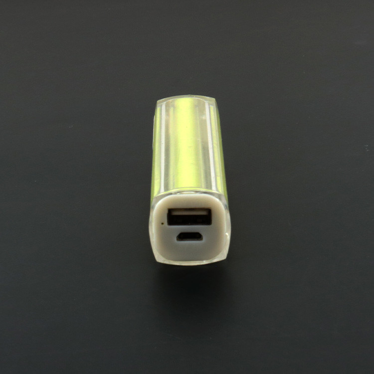Портативный энергобанк типа ячейки с интерфейсом ввода Micro USB или типа C