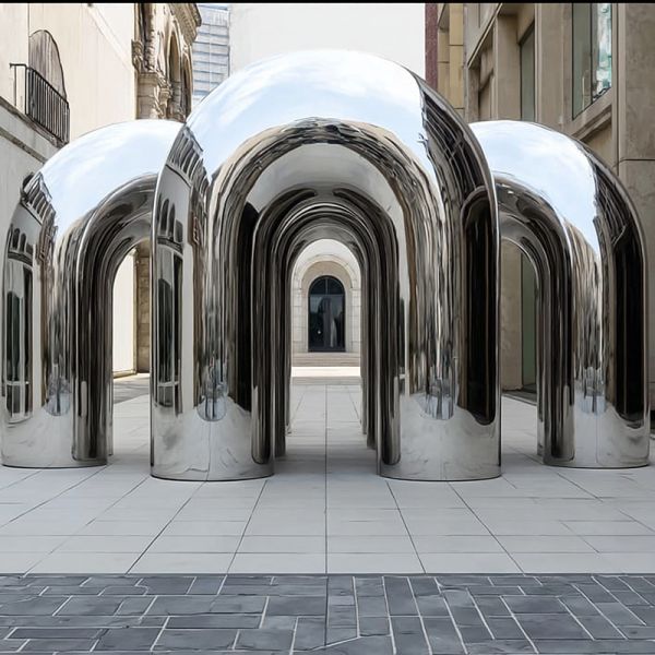 Highly Reflective Mirror Polished Arch Sculpture for Modern Landscapes