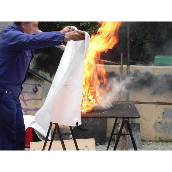 840gsm 1 M Fiberglass Fire Blanket , Industrial Heat Resistant Blanket