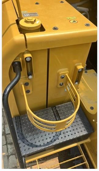 Second-hand CAT305.5 excavator with low price and excellent quality  Bucket capacity  0.22m³  Machine weight 5611kg