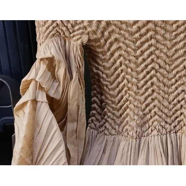 Nice Fashion Simple Pleated Suit Women's New Autumn Simple Design Pleated Top Wide Leg Pants Two-piece Set