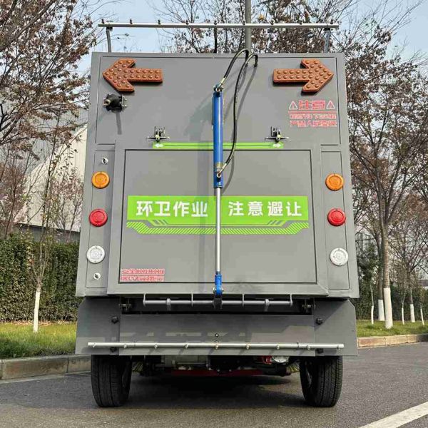 High-Power Dust/Debris Collection for Big Areas 1970mm Wheelbase Industrial Sweeper