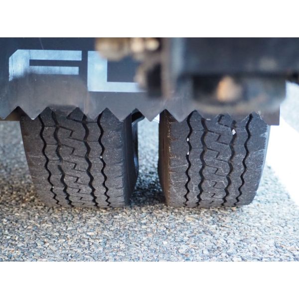 Isuzu Elf Truck 2 Ton Wide Long Low Floor MT Load Size 430/207/38 ETC Aluminum Block Hill Start Assist Leveler Rearview Camera1Spare Tire 2Ton Base 2Ton Car Mission Manual MT Mounting Flat Car 6 Speed