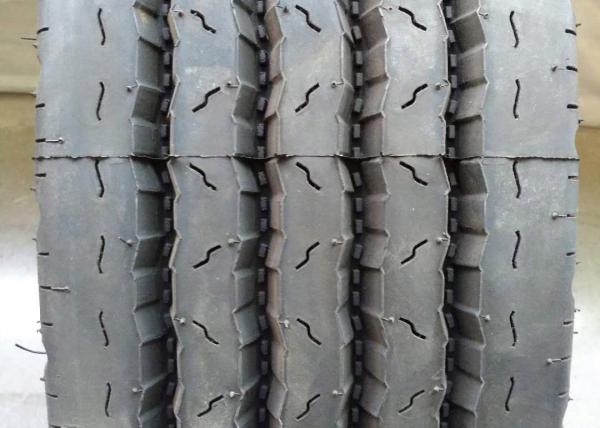 Tube Type Wide Base Tires Zigzag Shaped Sipes Design 8.25R20 TT ECE Approved