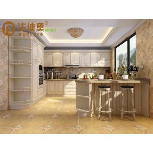 Classic French Kitchen Cabinets con elegantes pantallas curvas e isla funcional