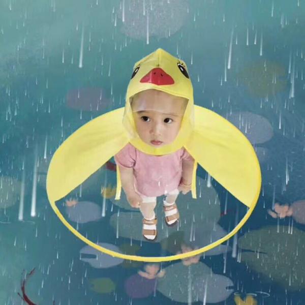 Yellow Duck Raincoat and Cartoon Umbrella Set for Kindergarten Children's Outdoor Fun