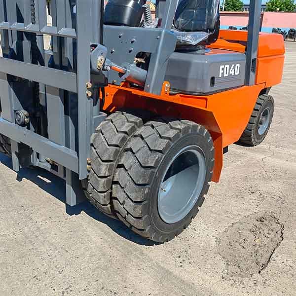 Orange 4 Ton Diesel Forklift Duplex Mast 4m Double Front Tires Counterbalance