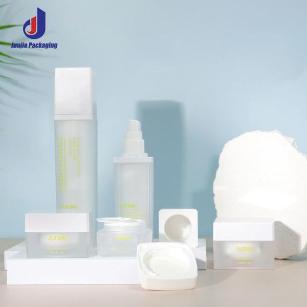 Bouteilles d'acrylique de 120 ml, bouteille d'eau d'essence en plastique vide, bouteille avec capuchon en plastique, accepte l'impression du logo