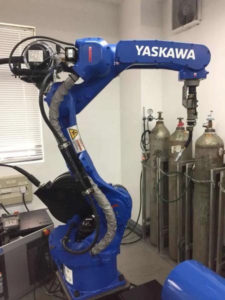 Aluminium Welding Robot Arm 6 Axis Yaskawa Motoman AR1440 With CNGBS Welding Positioner And Welder