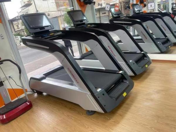 Équipement de gymnastique commercial Tapis à écran tactile LCD tapis roulant machine de marche