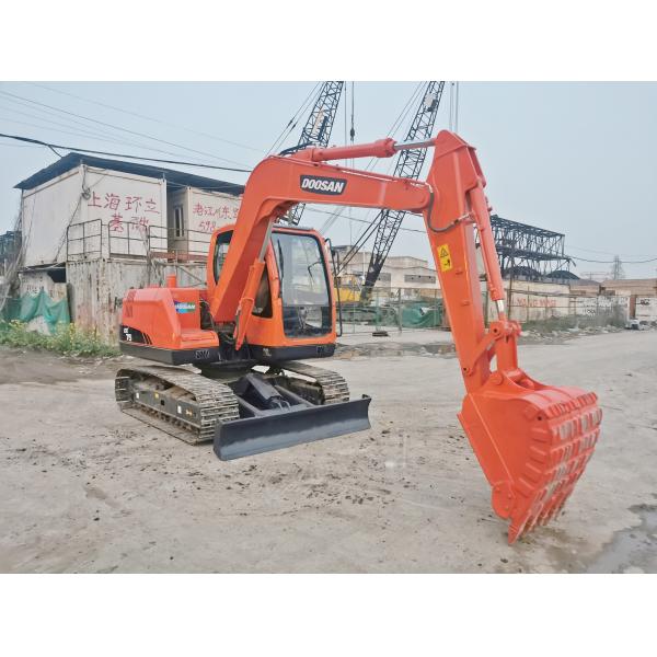 Excavateur DOOSAN DX75 Économie d'énergie et abordable pour les besoins de concassage manuel utilisé