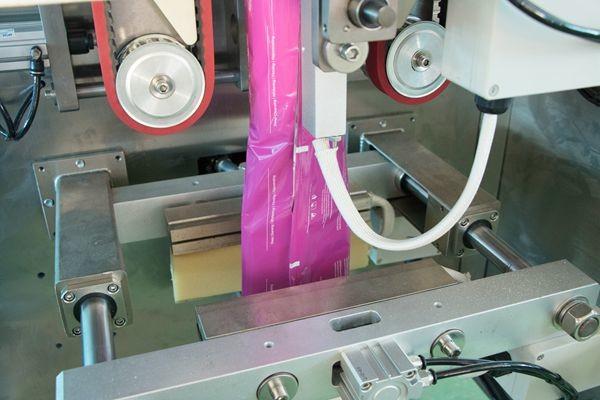 chip crisp packing machine low cost vertical form fill seal packing machinery