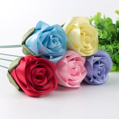 Decoração de presentes únicos Flor de rosa de fita para casamentos Uma surpresa deliciosa