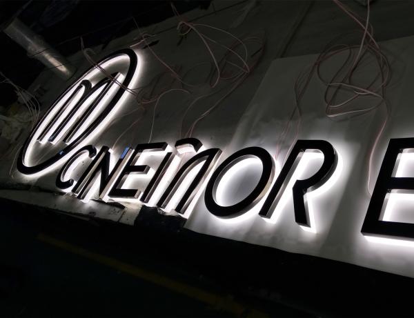 7000K Backlit Halo Lit Stainless Steel Channel Letter Signs Acrylic LED Electroplated Edge Lit