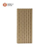 Différentes finitions et modèles pour choisir le panneau acoustique rainuré pour le mur de conférence