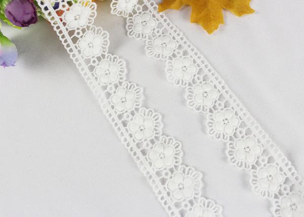 Guarnição química solúvel em água da fita do laço do poliéster para o vintage do vestido de Gilr fora do branco