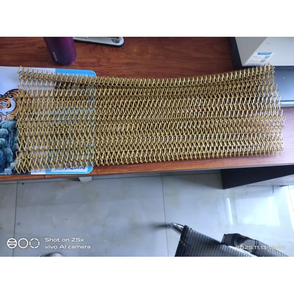 Satin Brass Metal Link Spiral 3mm Decorative Wire Mesh Panels Net For Curtain