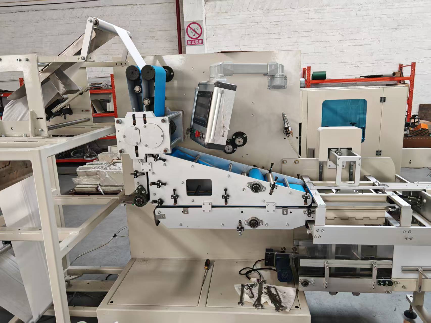 Efficient Disposable Bath Towel Folding Machine 7 kW Pillow Packing Machine CE ISO Certified