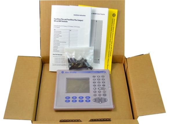 Vue de panneau d'ab Allen Bradley 2711P-K6C5D8 2711P-K6C5D9 plus le clavier numérique RS-232 de 600 couleurs