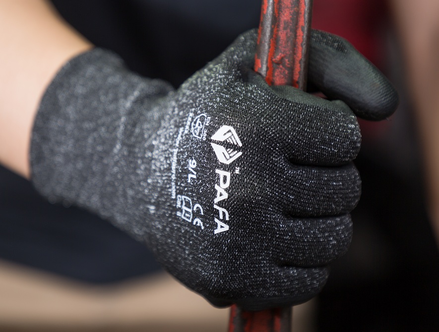 Breathable черная ладонь HPPE PU отрезала устойчивые перчатки для легкой промышленности