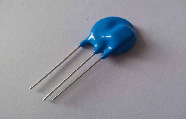 1W a C.A. 300V protegeu tèrmica os MOVIMENTOS 20D, varistor metálico do óxido