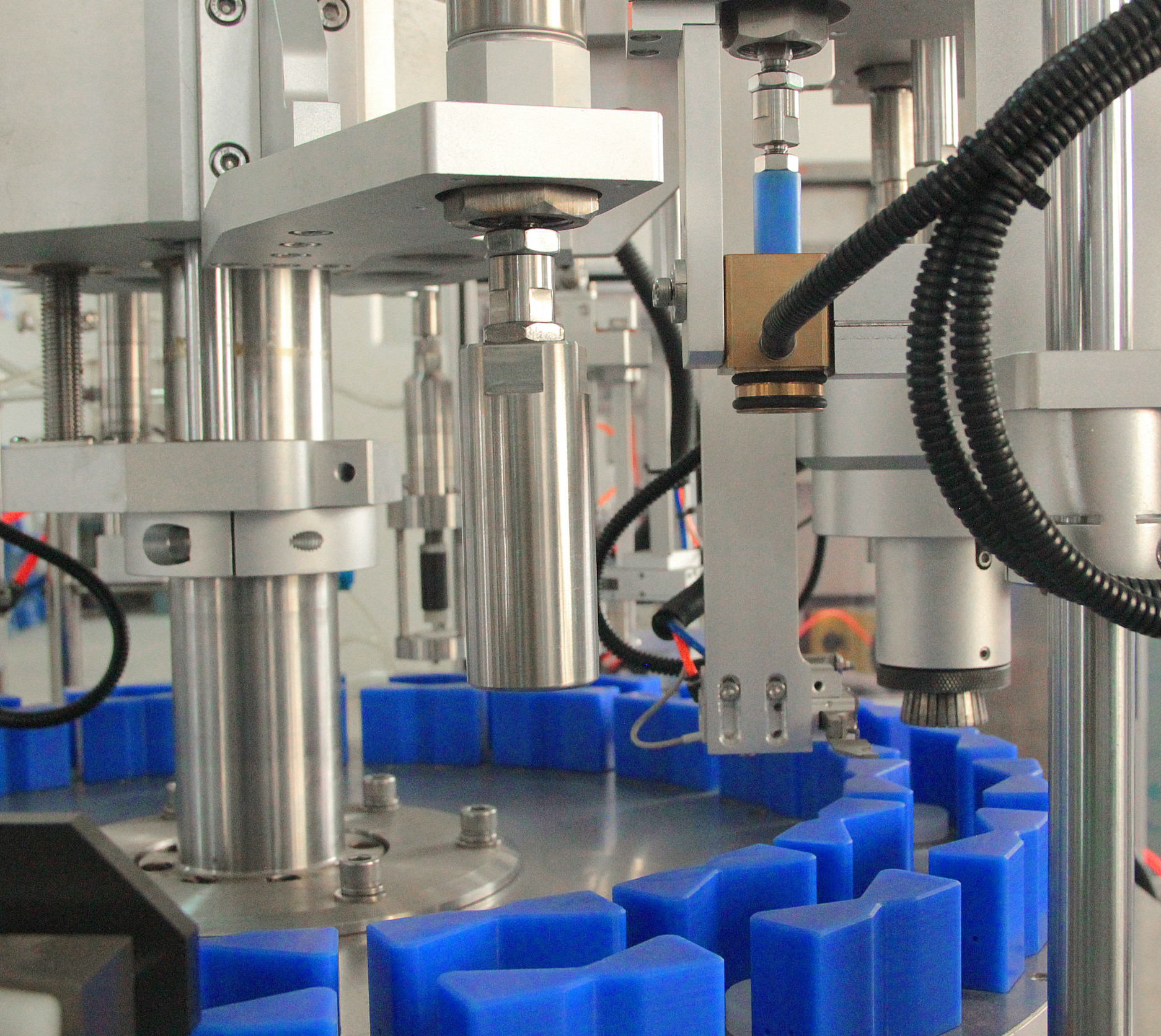 Automatic perfume liquid oil bottle filling and capping crimping collaring machine