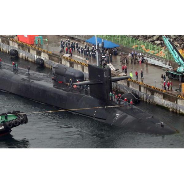 High Pressure Submarine Fenders Pneumatic Yokohama Fender For Ship Berthing