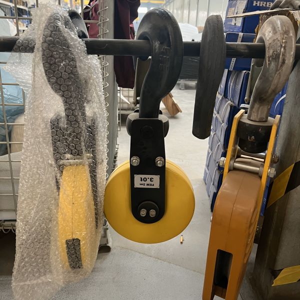 25T Lifting Capacity Durable Crane Hook with Safety Latch for Crane Lifting Applications