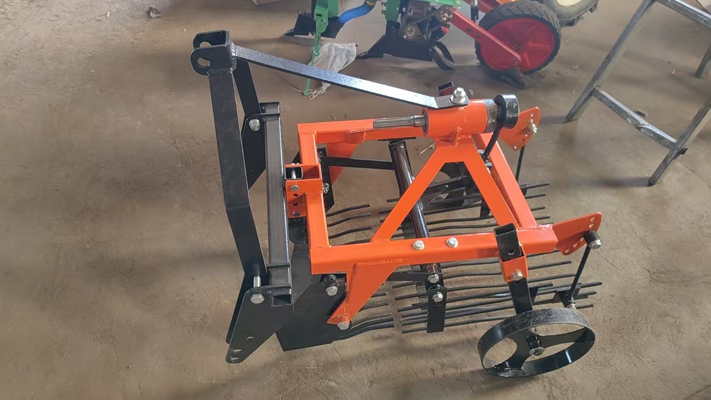 Single Row Potato Harvester, Potato Digger Machine, 8‑25HP Potato Harvest Equipment, Mini Tractor Potato Harvester