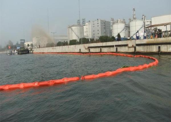 Anti Aging Spill Containment Barriers , Oil Spill Boom Good Oil Retaining Status