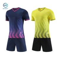 Camisetas personalizadas que permiten a hombres y mujeres jugar con confianza y estilo en el campo