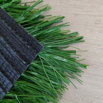 Grama artificial híbrida altamente durável de 60 mm de altura para esportes e lazer