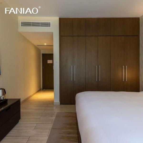 Гостиничный проект гардеробный изготовитель Гостиничная спальня на заказ Сдвижные или перекрытые двери гардеробный