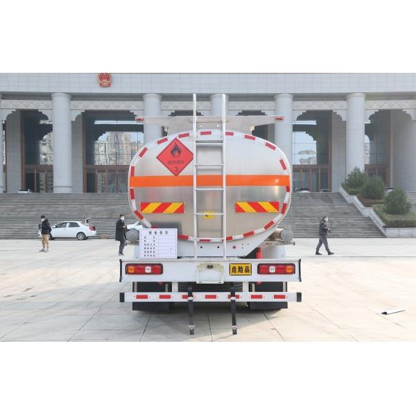 Caminhão-tanque de petróleo seguro e durável de 30 cv Capacidade do tanque para transporte de produtos petrolíferos