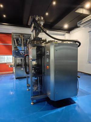 Máquina automática de preenchimento e vedação de sacos